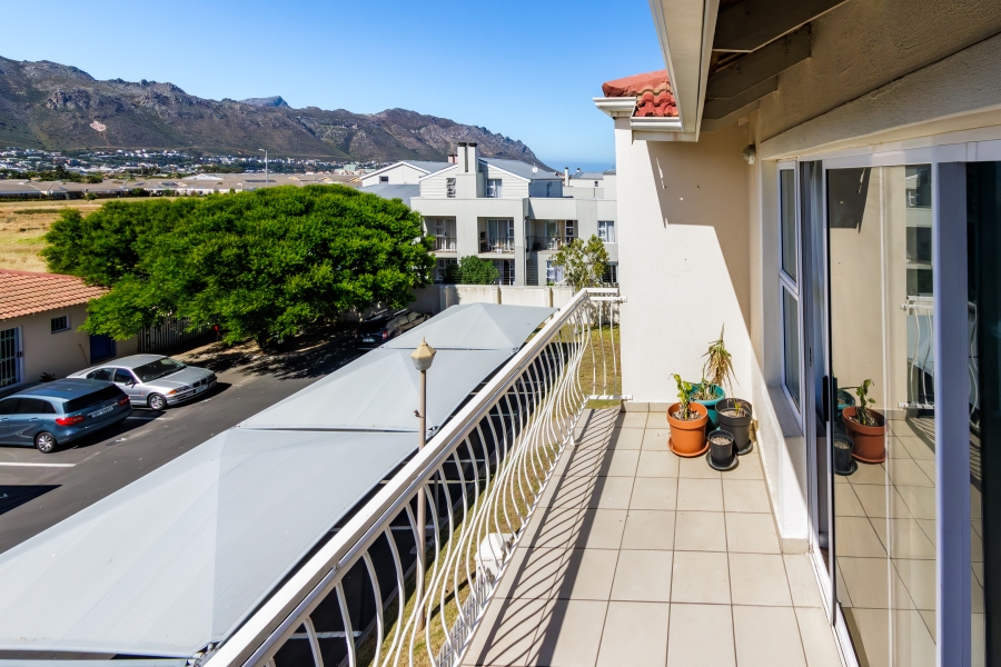 2 Bedroom Property for Sale in Gordons Bay Central Western Cape